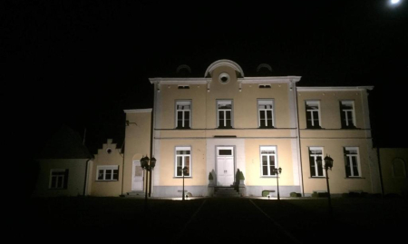 CHATEAUX UNIQUE situé dans le sud-est de la Flandre image