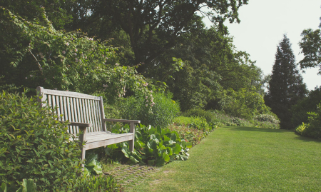 Magazine de luxe spécialisé dans le jardin  à reprendre (OKT) image