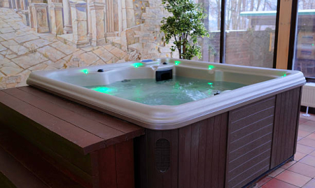 Entreprise Webshop spécialisée dans la vente de jacuzzis avec showroom